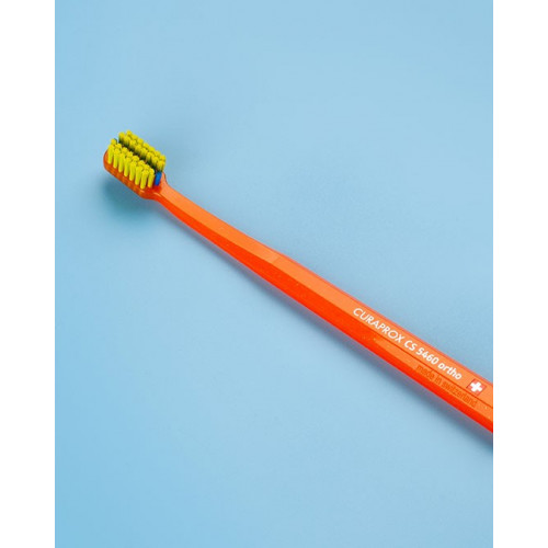 CURAPROX ortho ultra soft Ортодонтична зубна щітка (помаранчева)
